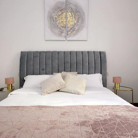 Domus Lou Elegante Appartamento In Trastevere Roma Exteriér fotografie